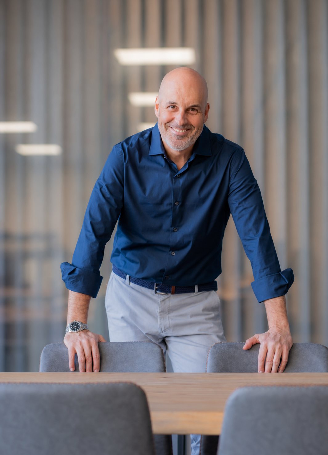 Josep Moulines a la taula de reunions